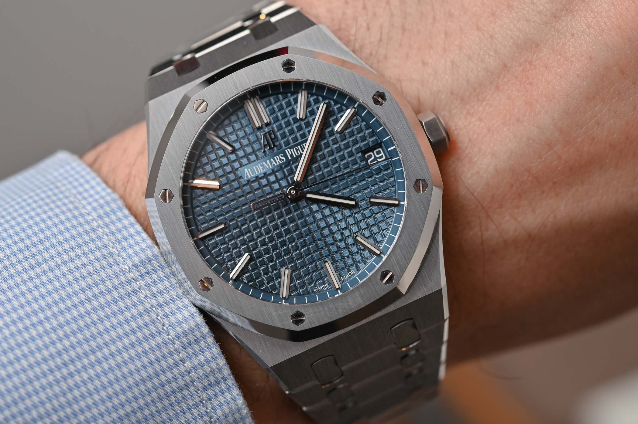 Replica Audemars Piguet Royal Oak 41mm Review: Is It Worth It?